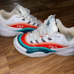 FILA Size 6 Women’s Shoe